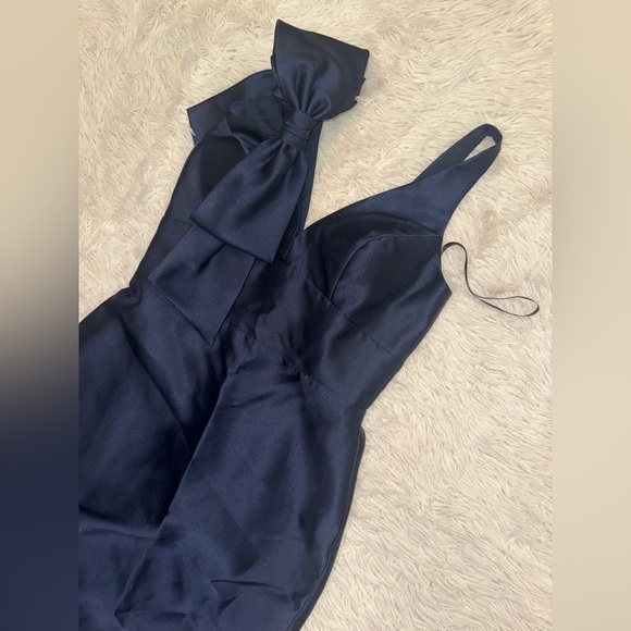 NEW Alfred Sung Bow Detail Sleeveless Satin Twill
Trumpet navy blue Gown Sz 6 - Picture 3 of 7